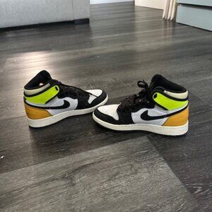 Boys Nike Air Jordan Sneakers Size 5.5